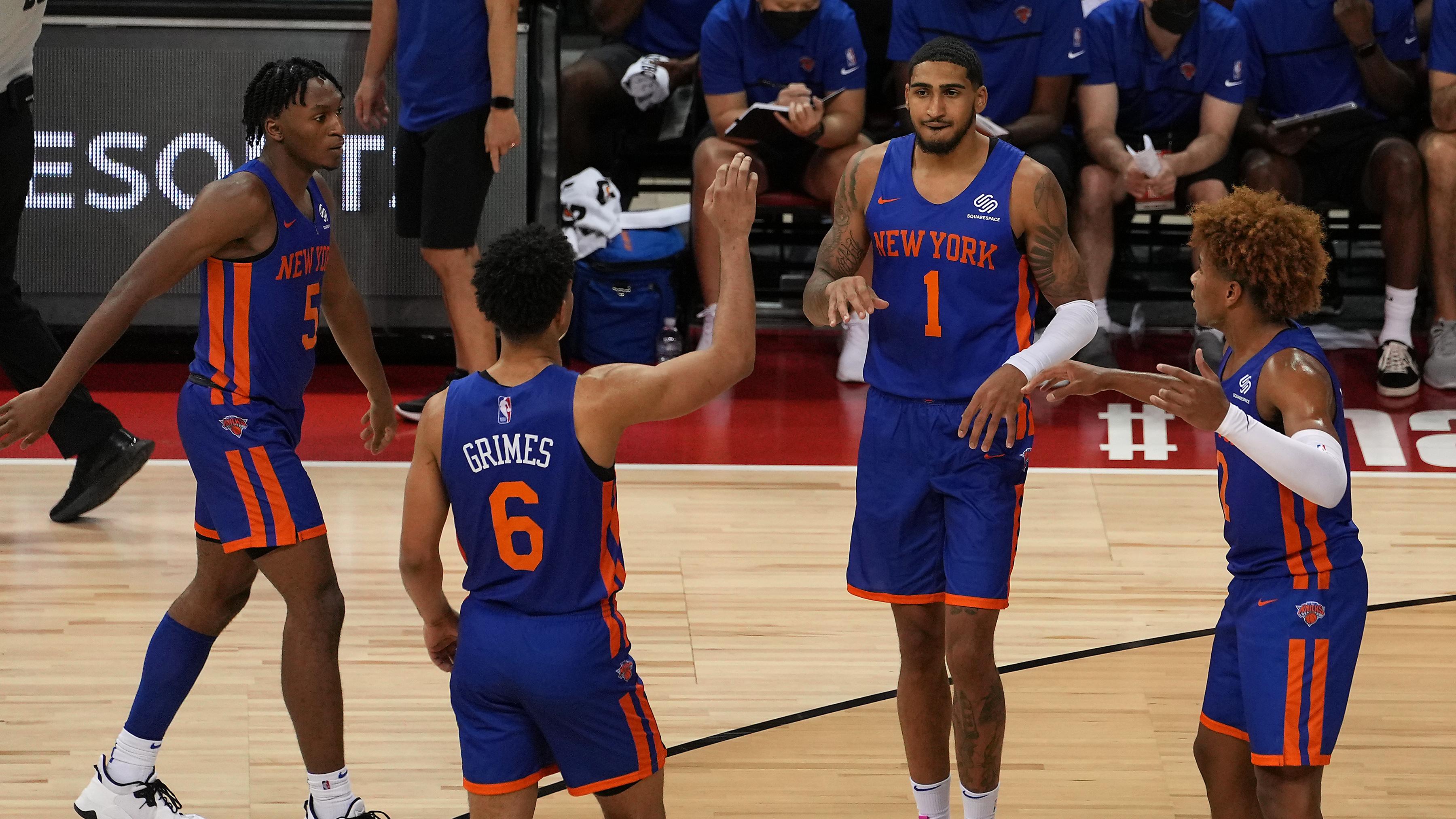 New York Knicks forward Obi Toppin (1) celebrates with New York Knicks guard Elfrid Payton (6) and guard Miles McBride (2), and guard Immanuel Quickley (5) after scoring against the Los Angeles Lakers / Stephen R. Sylvanie-USA TODAY Sports