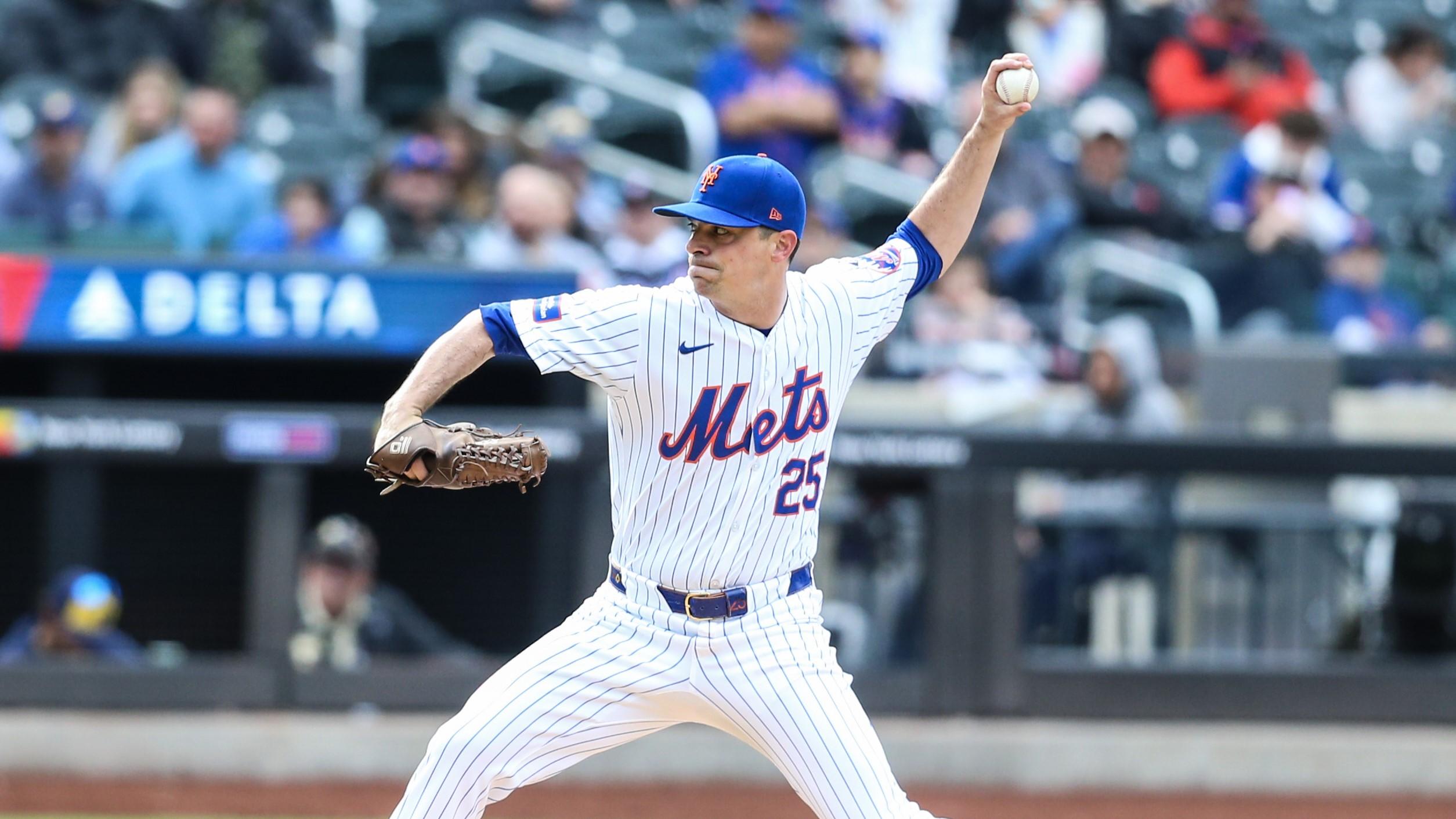 Mar 31, 2024; New York City, New York, USA; New York Mets relief pitcher Brooks Raley (25) pitches in the ninth inning against the Milwaukee Brewers at Citi Field. Mandatory Credit: Wendell Cruz-USA TODAY Sports / © Wendell Cruz-USA TODAY Sports