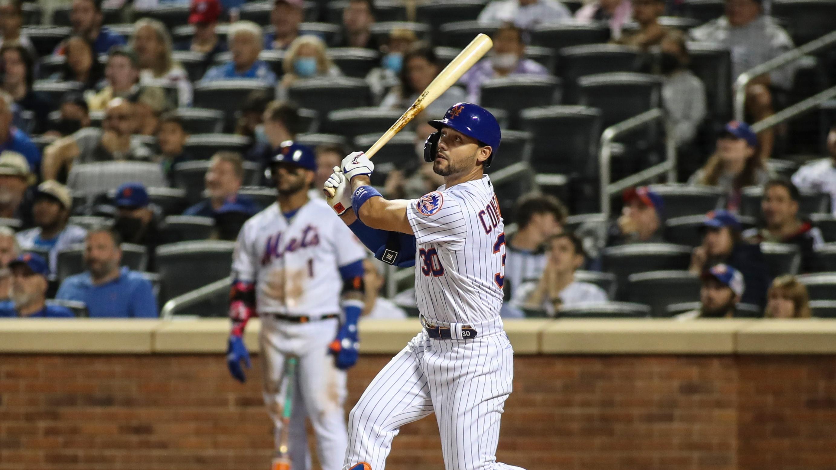 New York Mets pinch hitter Michael Conforto (30) hits a three run home run in the seventh inning against the Washington Nationals at Citi Field. / Wendell Cruz-USA TODAY Sports
