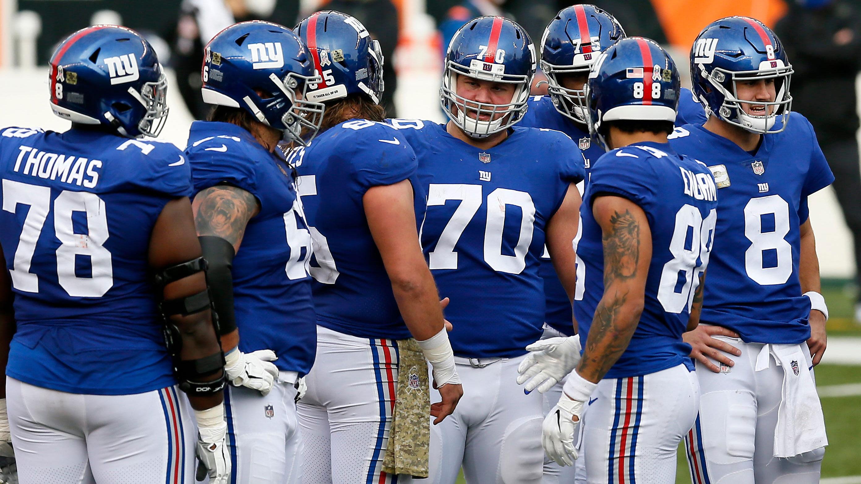 New York Giants offensive guard Kevin Zeitler (70) talks n the huddle before a play in the second quarter of the NFL Week 12 game between the Cincinnati Bengals and the New York Giants at Paul Brown Stadium in Cincinnati on Sunday, Nov. 29, 2020. The game was tied at 10 going into halftime. New York Giants At Cincinnati Bengals / Sam Greene via Imagn Content Services, LLC